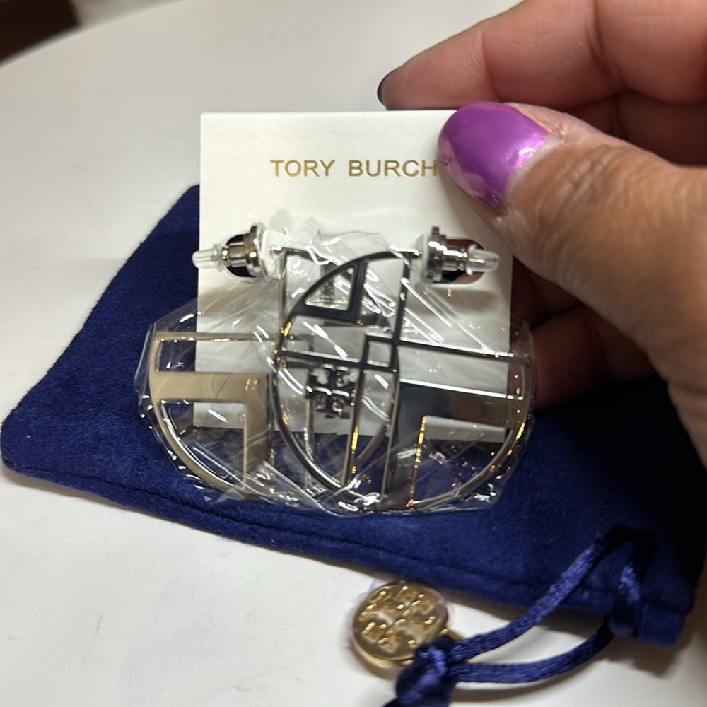 Tory Burch chevron stud hoop new with dust bag